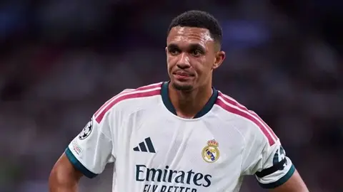 Trent Aleksander-Arnold Real Madrid forması ilə meydanda