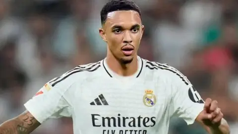 Trent Alexander-Arnold Real formasında meydanda
