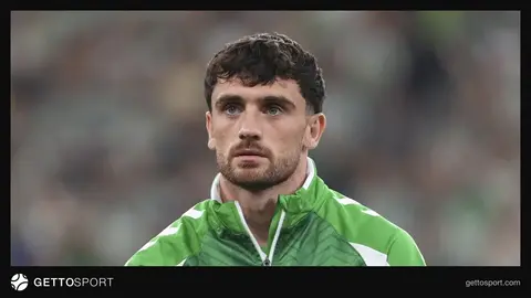 Troy Perrott Betis forması ilə meydanda