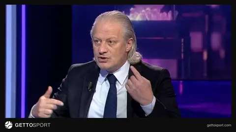 Tugay Kerimoğlu TRT Spor stüdyosunda maç yorumlarken