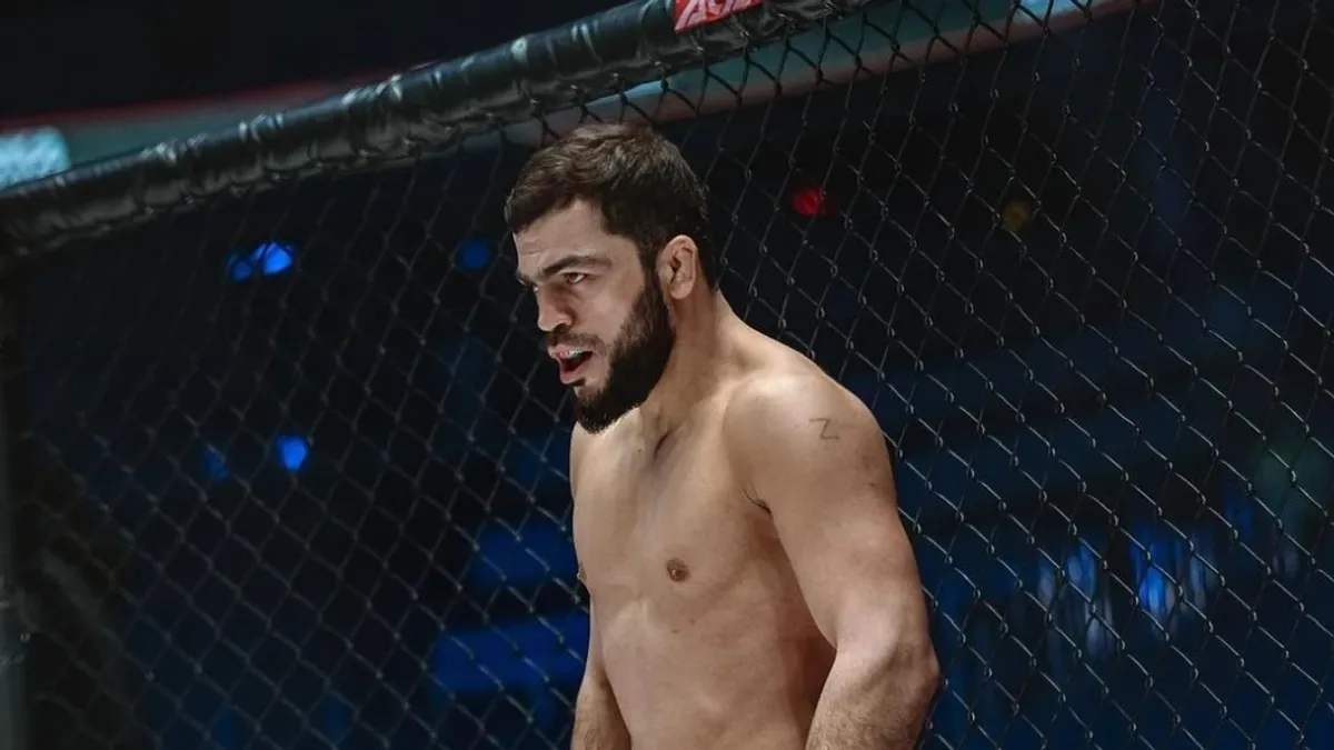 Tural Rəhimov ACA 209 üçün rəsmi çəkidə ölçülür