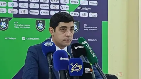 Tovuz Olimpiya İdman Kompleksində voleybol meydançası və komanda loqosu
