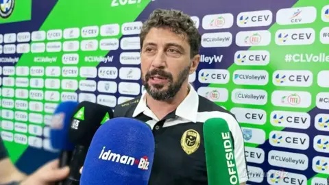 Turan voleybol komandası və baş məşqçi Ziya Rəcəbov meydanda