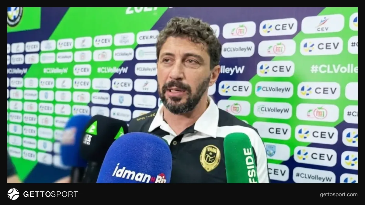 Turan voleybol komandası və baş məşqçi Ziya Rəcəbov meydanda