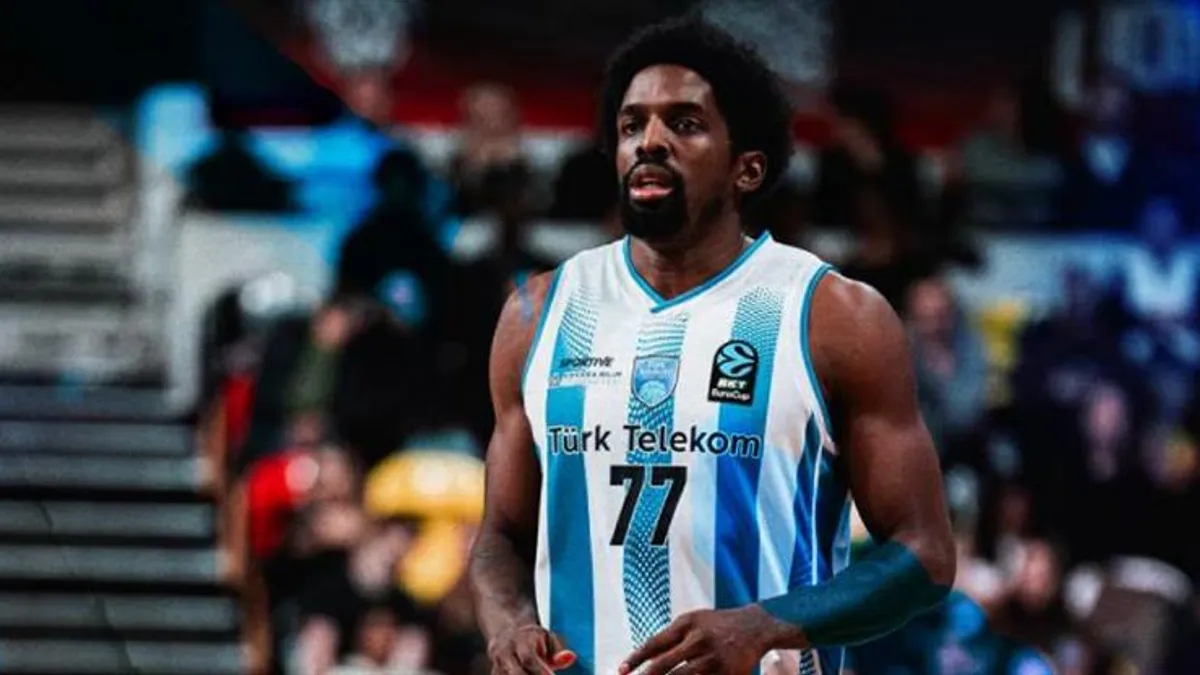Türk Telekom ve London Lions oyuncuları Copper Box Arena'da maç sırasında