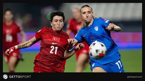 Türkiye A Milli Kadın Futbol Takımı oyuncuları ve Slovenya maçından bir an