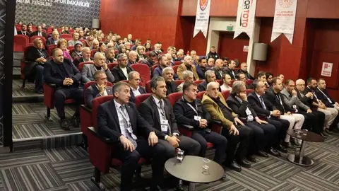 Gençlik ve Spor Bakanlığı Eğitim Tesisleri'nde toplanan Türkiye Hokey Federasyonu genel kurulundan görüntü