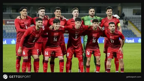 Türkiye U21 oyuncuları sahada maç esnasında