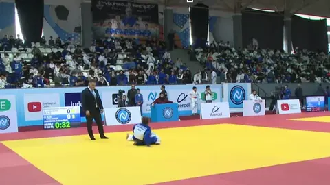 Abşeron Olimpiya İdman Kompleksində U-14 cüdoçular yarış zamanı