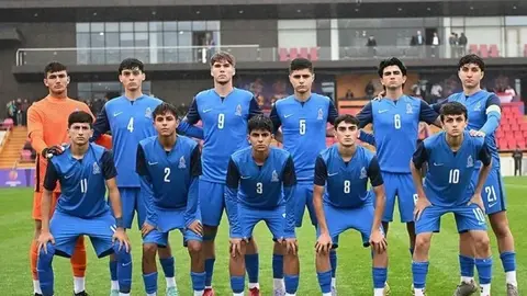 U-16 millinin Bayılda məşq etdiyi futbol əsnasında ümumi plan