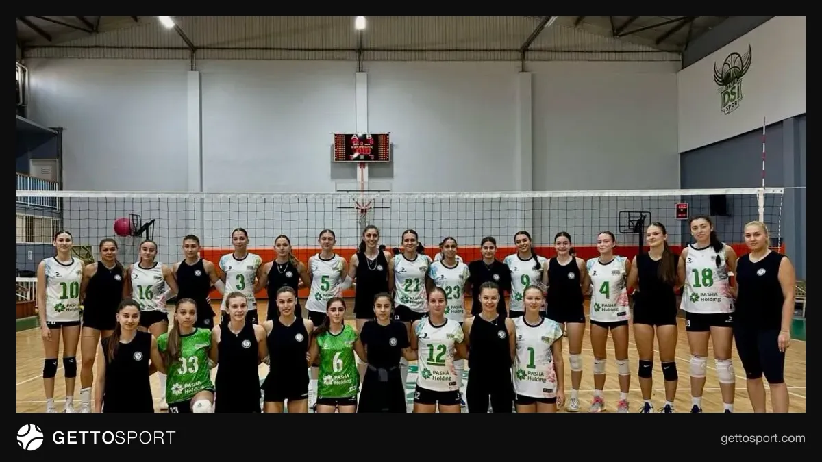 U-20 Azərbaycan qadın voleybol millisi İzmirdə məşq zamanı