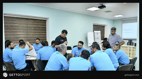 AFFA Təhsil və Reabilitasiya Mərkəzində kurs zamanı məşqçi dərsi