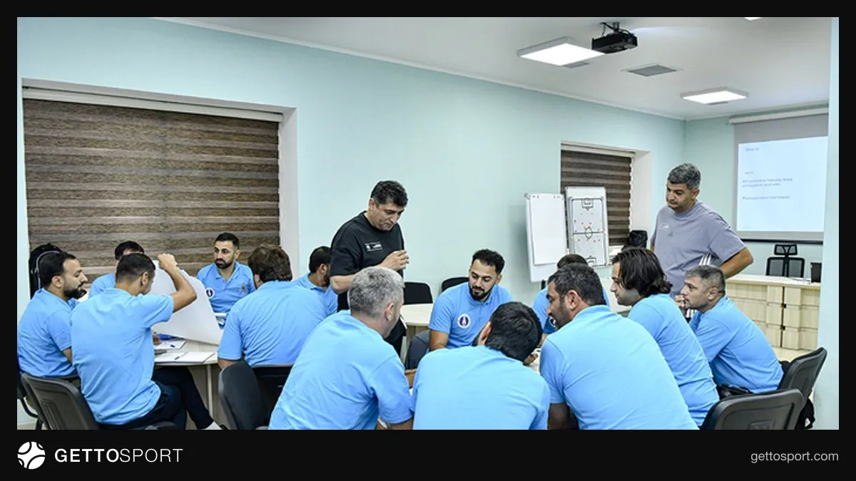 AFFA Təhsil və Reabilitasiya Mərkəzində kurs zamanı məşqçi dərsi