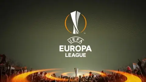 Stadionda UEFA Avropa Liqası lövhəsi və oyunçuların siluetləri