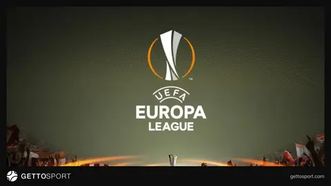 Stadionda UEFA Avropa Liqası lövhəsi və oyunçuların siluetləri