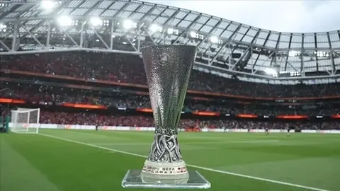 Beşiktaş oyuncuları Tüpraş Stadı'nda maç hazırlığı yaparken
