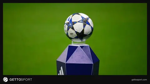 UEFA Çempionlar Liqası logosu və dörd futbolçunun siluetləri