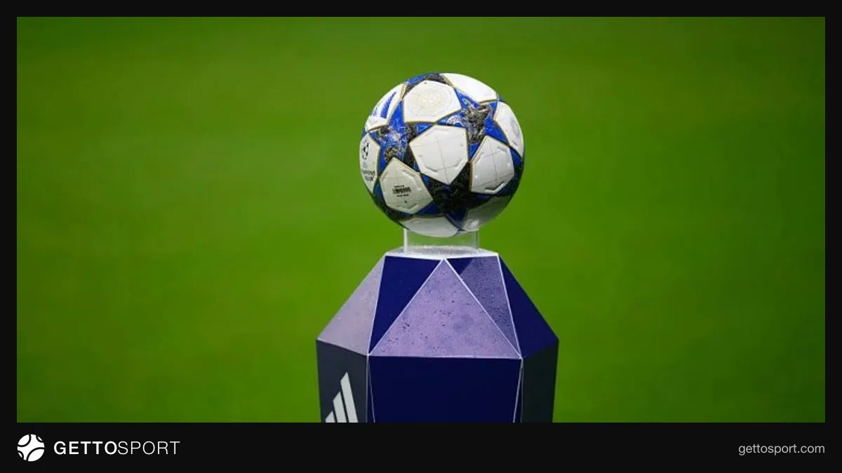UEFA Çempionlar Liqası logosu və dörd futbolçunun siluetləri