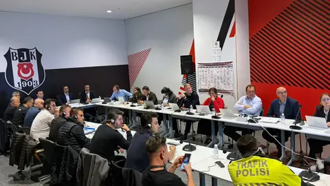 Beşiktaş Park önünde UEFA ve TFF yetkililerinin saha incelemesi
