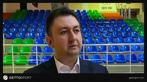 Uğur Özdemir oyun zamanı komandasına göstəriş verir
