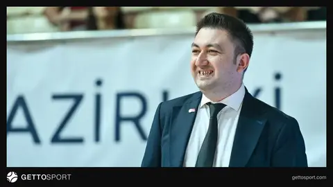 Baş məşqçi Uğur Özdemir kamera qarşısında danışır