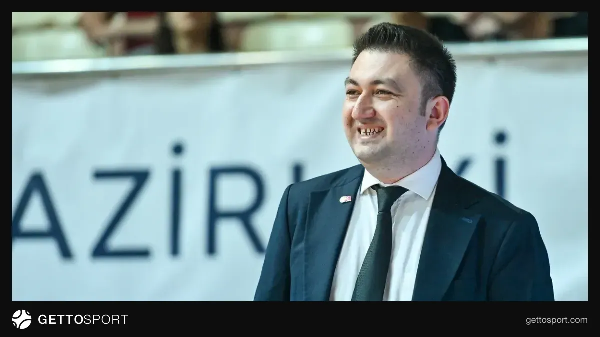 Baş məşqçi Uğur Özdemir kamera qarşısında danışır