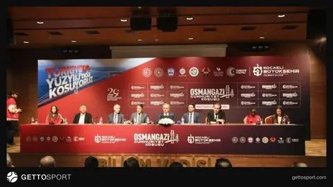 Osmangazi Köprüsü'nde koşu organizasyonu için toplanan yetkililer ve atletler