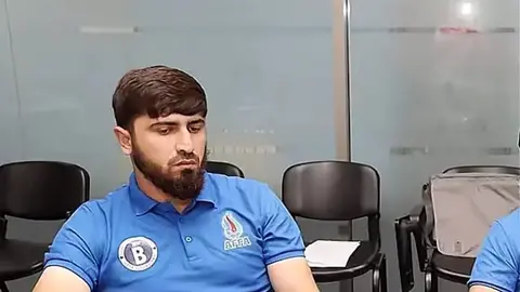 İmişli U-19 qapıçı məşqçisi Ülvi Xəlilzadə gənc qapıçılarla məşq zamanı