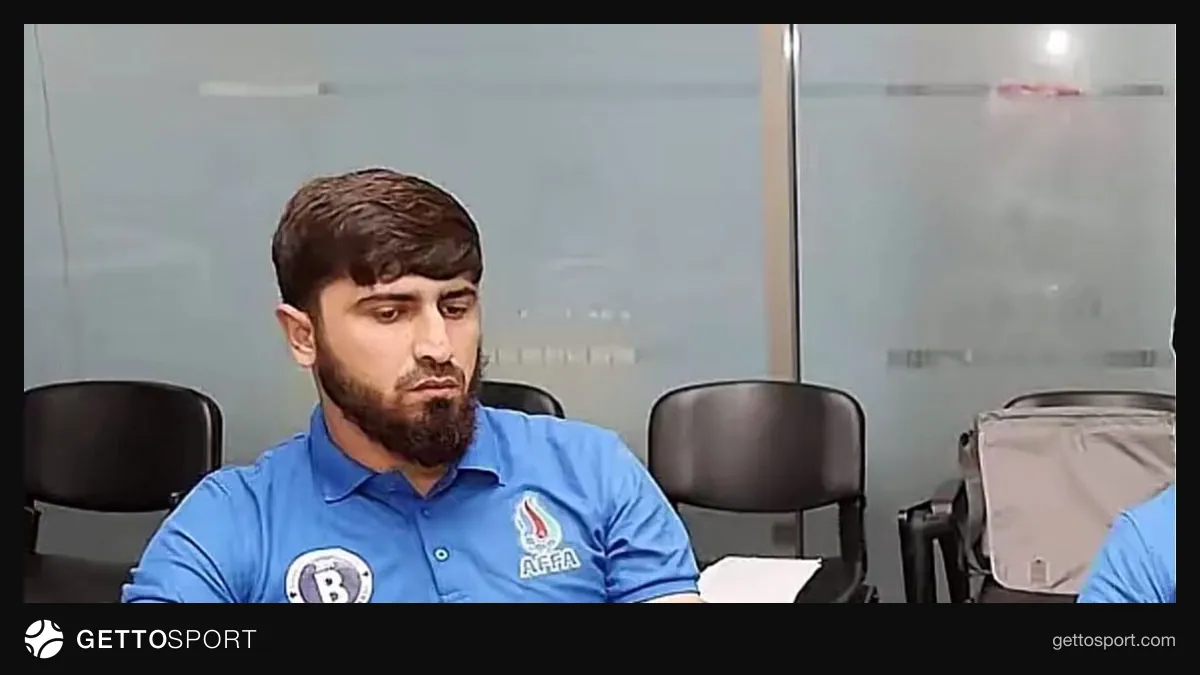 İmişli U-19 qapıçı məşqçisi Ülvi Xəlilzadə gənc qapıçılarla məşq zamanı