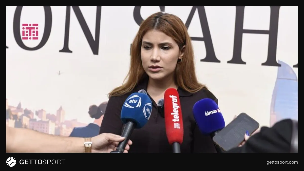 Ülviyyə Fətəliyeva müsahibədə, şahmat taxtası fonunda