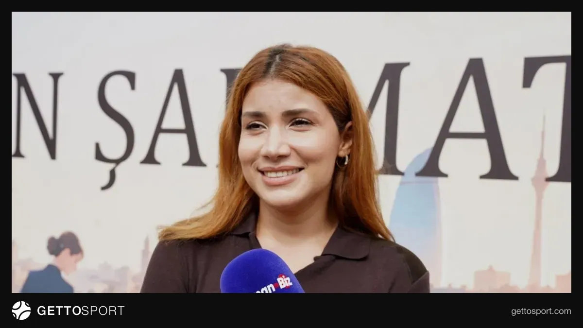 Ülviyyə Fətəliyeva gənc şahmatçılarla seans zamanı
