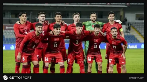 Ümit Milli Takım oyuncuları Başakşehir Fatih Terim Stadı'nda maç sırasında