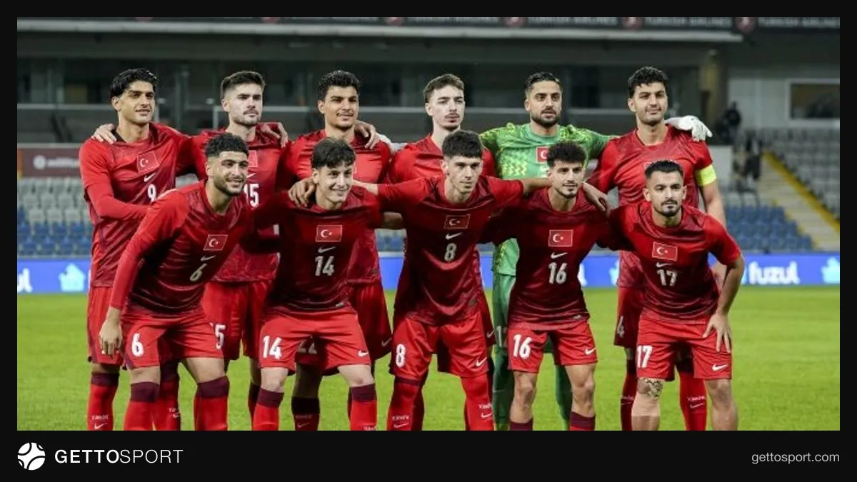 Ümit Milli Takım oyuncuları Başakşehir Fatih Terim Stadı'nda maç sırasında