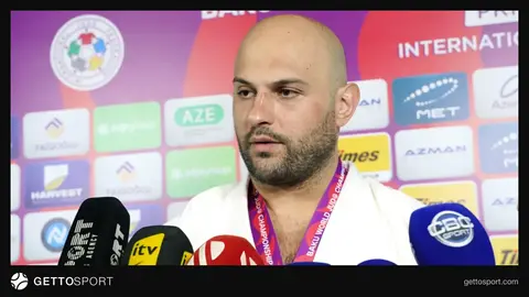 Uşanqi Kokauri xalça kənarında mətbuat konfransında