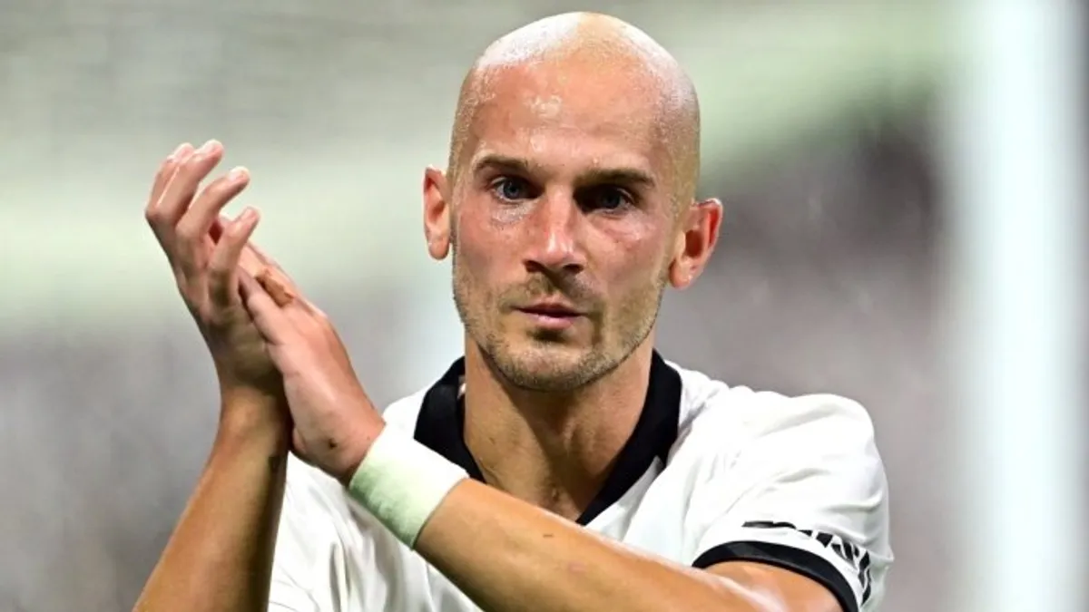 Beşiktaş formasıyla Vaclav Cerny top kontrolü yaparken