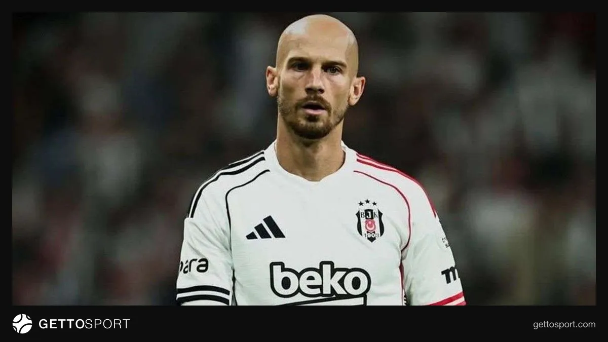 Beşiktaş formasıyla sahada koşan Vaclav Cerny
