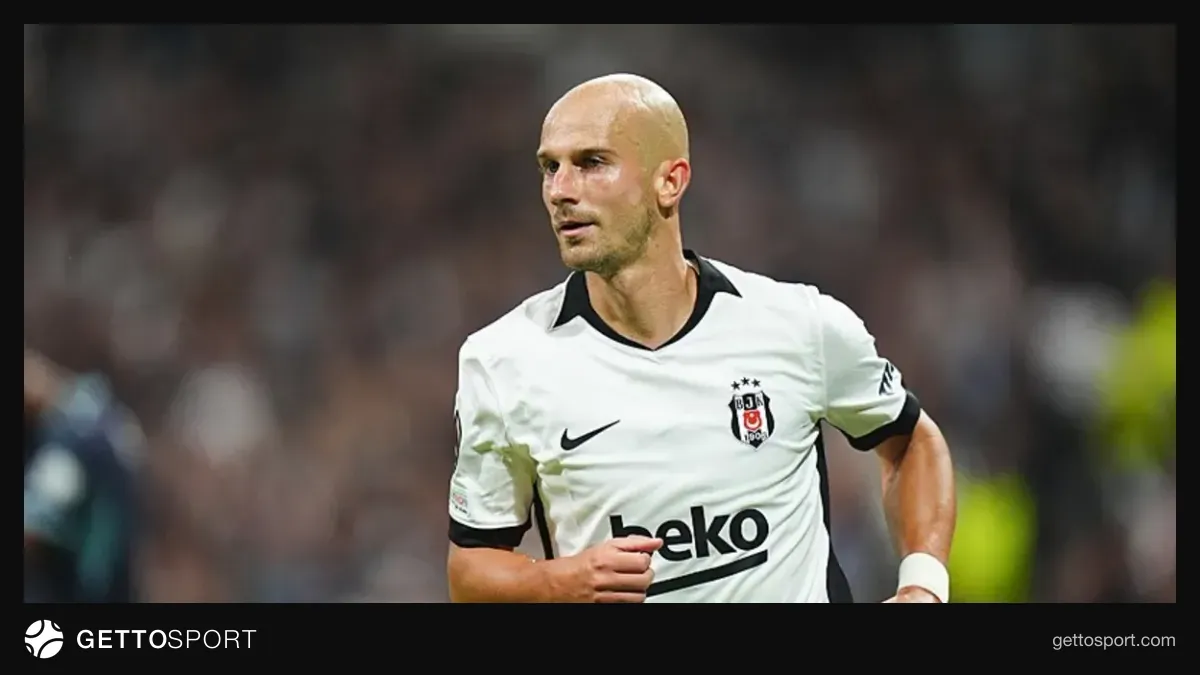 Vaclav Cerny oyundan sakatlanarak çıkarken