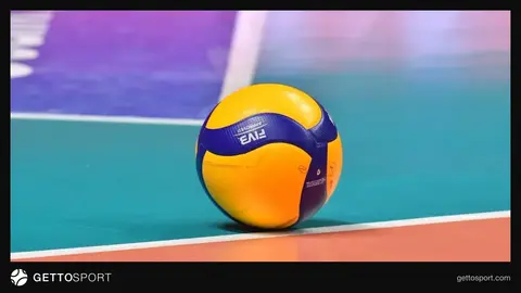 VakıfBank voleybol oyuncuları maç sırasında blok kurarken