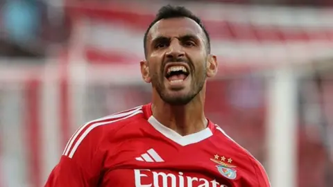 Vangelis Pavlidisi və Tottenham loqosu