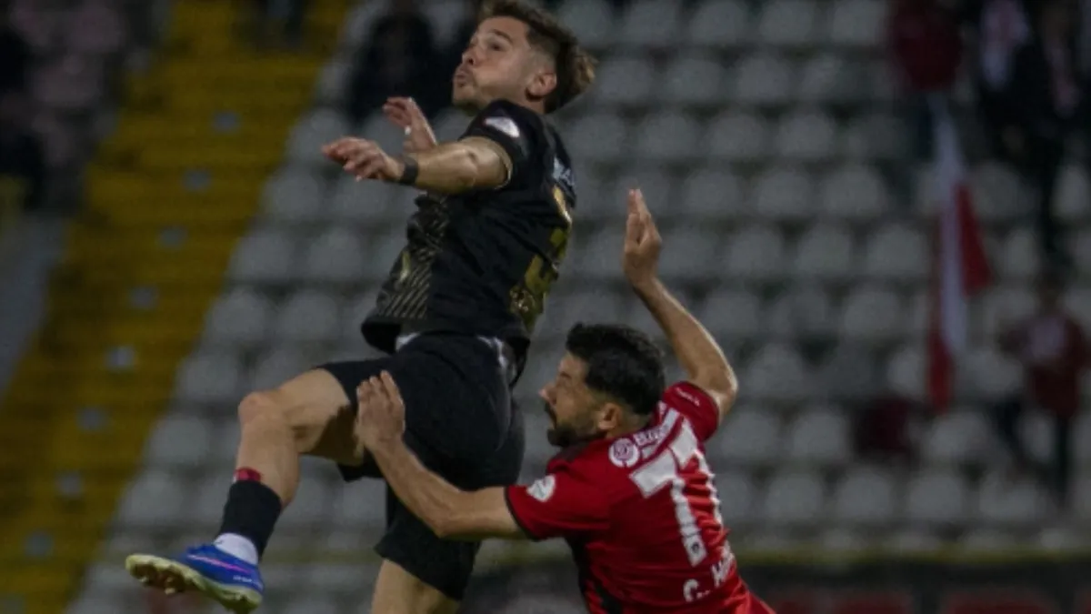 Vanspor oyuncuları Bolu Atatürk Stadı'nda sevinç yaşarken