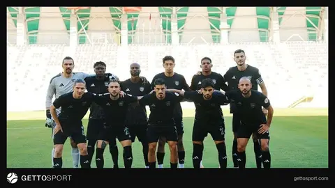 Vanspor başkanı Özgür İreç İlhan basın açıklaması yaparken
