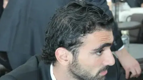 Vaqif Cavadov stadionda danışarkən