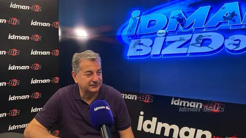 Vaqif Sadıqov mətbuat konfransında çıxış edir