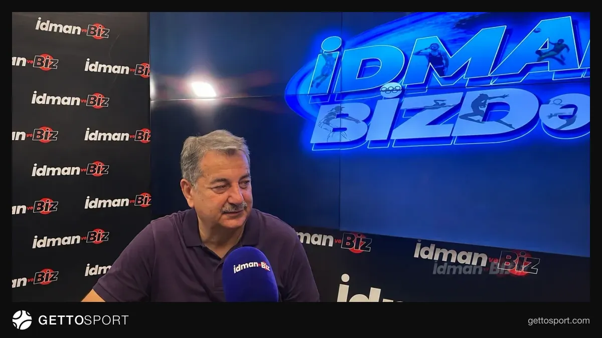 Vaqif Sadıqov mətbuat konfransında çıxış edir
