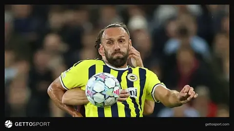 Vedat Muriç'in Aston Villa deplasmanındaki kaçırdığı pozisyonu gösteren maç anı
