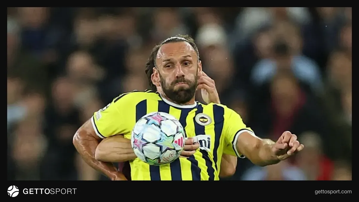 Vedat Muriç'in Aston Villa deplasmanındaki kaçırdığı pozisyonu gösteren maç anı