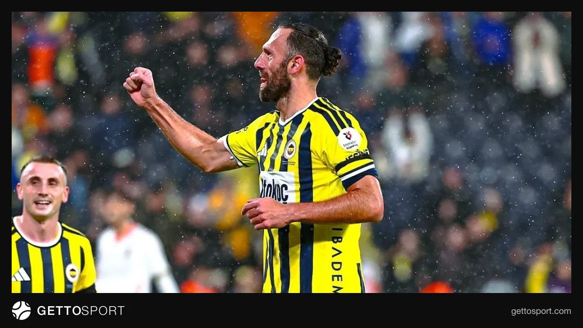 Vedat Muriçi gol sevinci veya forma ile saha görüntüsü