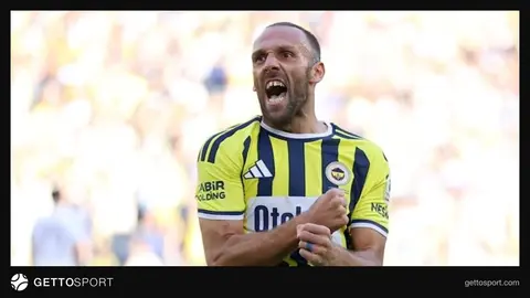 Vedat Muriqi Fenerbahçe formasıyla gol sevinci yaşarken