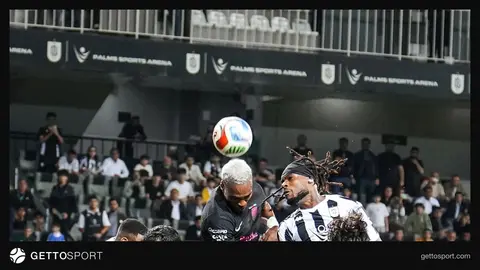Yuri Vernidub məşq zamanı Neftçi oyunçuları ilə