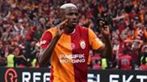 Victor Osimhen Galatasaray formasıyla gol sevinci yaşarken